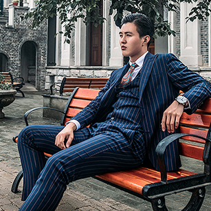 藍(lán)色條紋西服定制