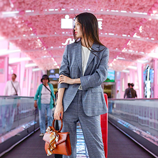 女士淺藍(lán)套裝定制