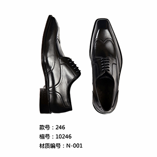 黑色經典款皮鞋
